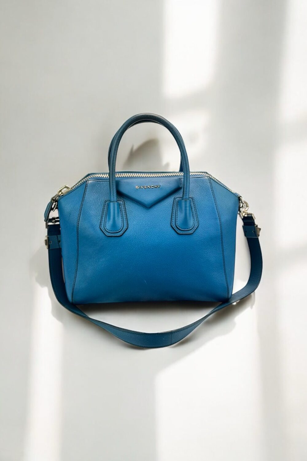 Antígona Givenchy