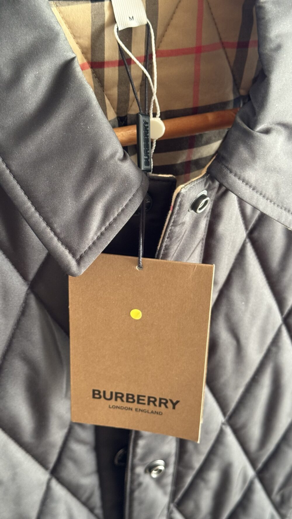 Colete Burberry Preto Matelassê - Image 3