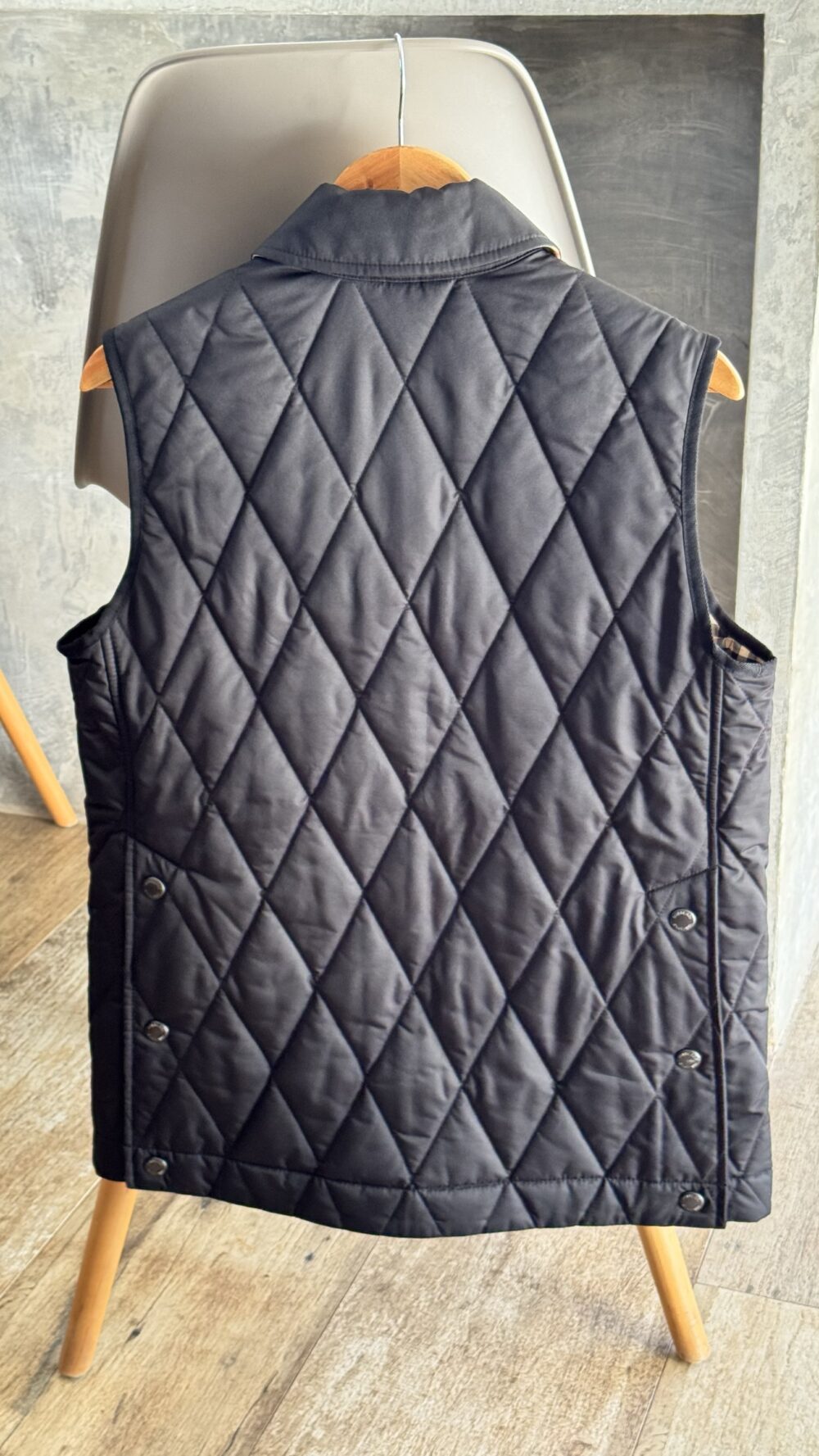 Colete Burberry Preto Matelassê - Image 2
