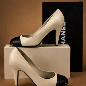Scarpin Chanel bicolor