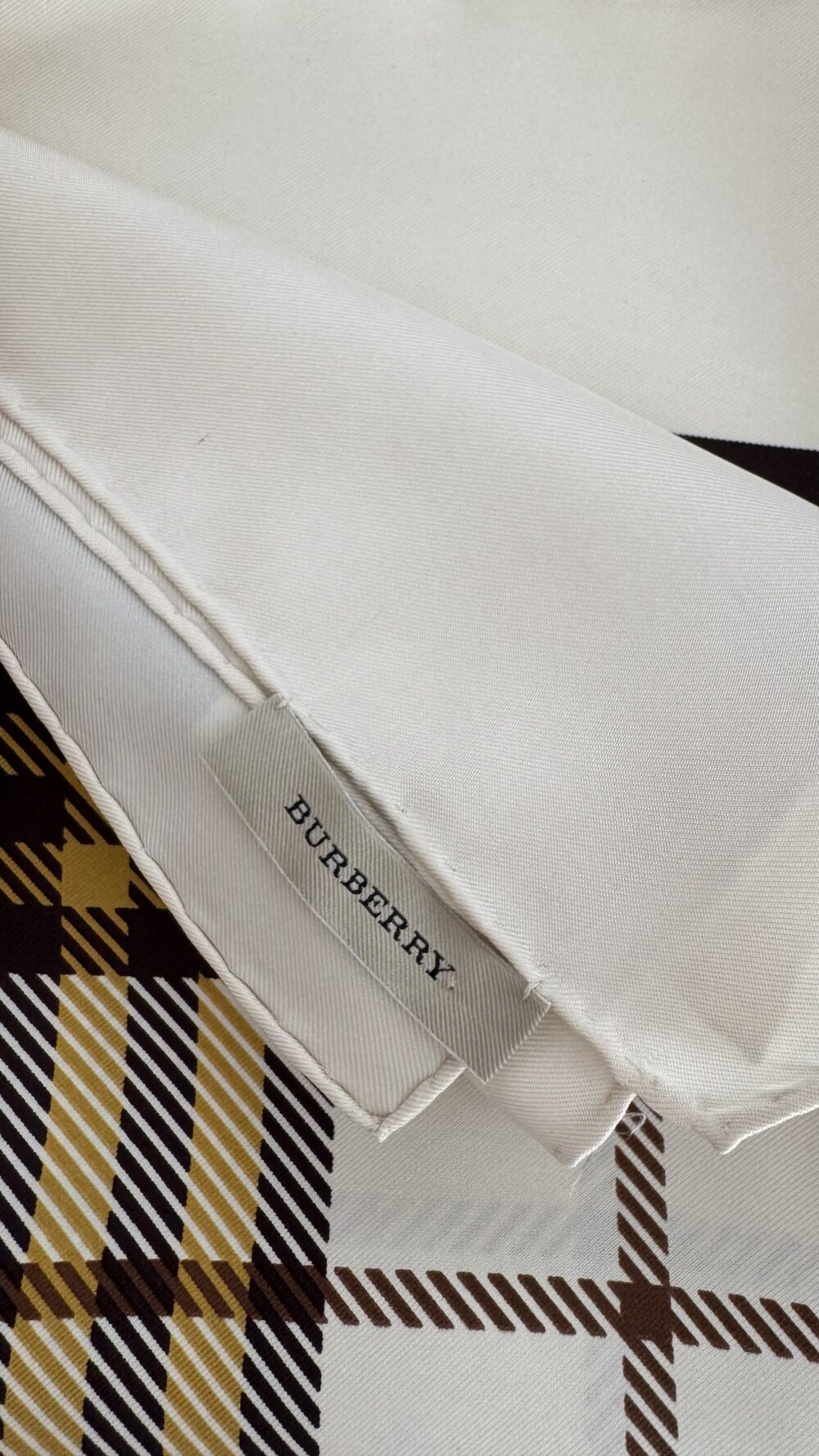 Lenço seda Burberry - Image 2