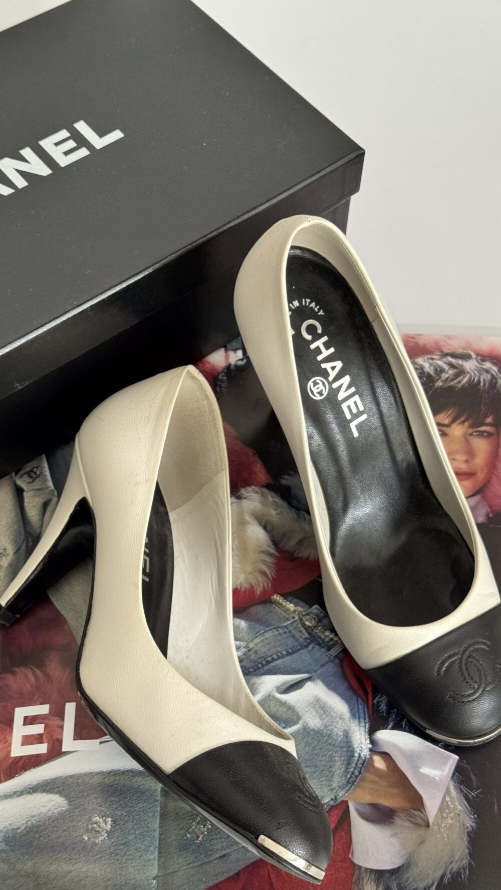 Scarpin Chanel bicolor