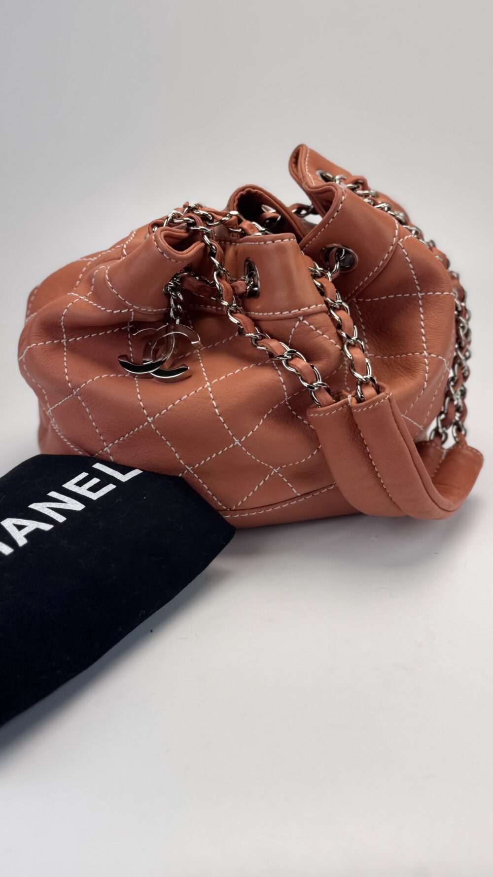 Chanel Supique leather bucket bag - Image 4