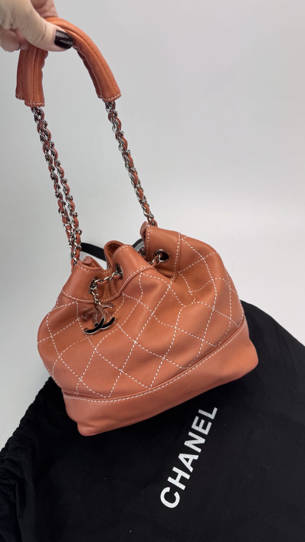 Chanel Supique leather bucket bag - Image 5