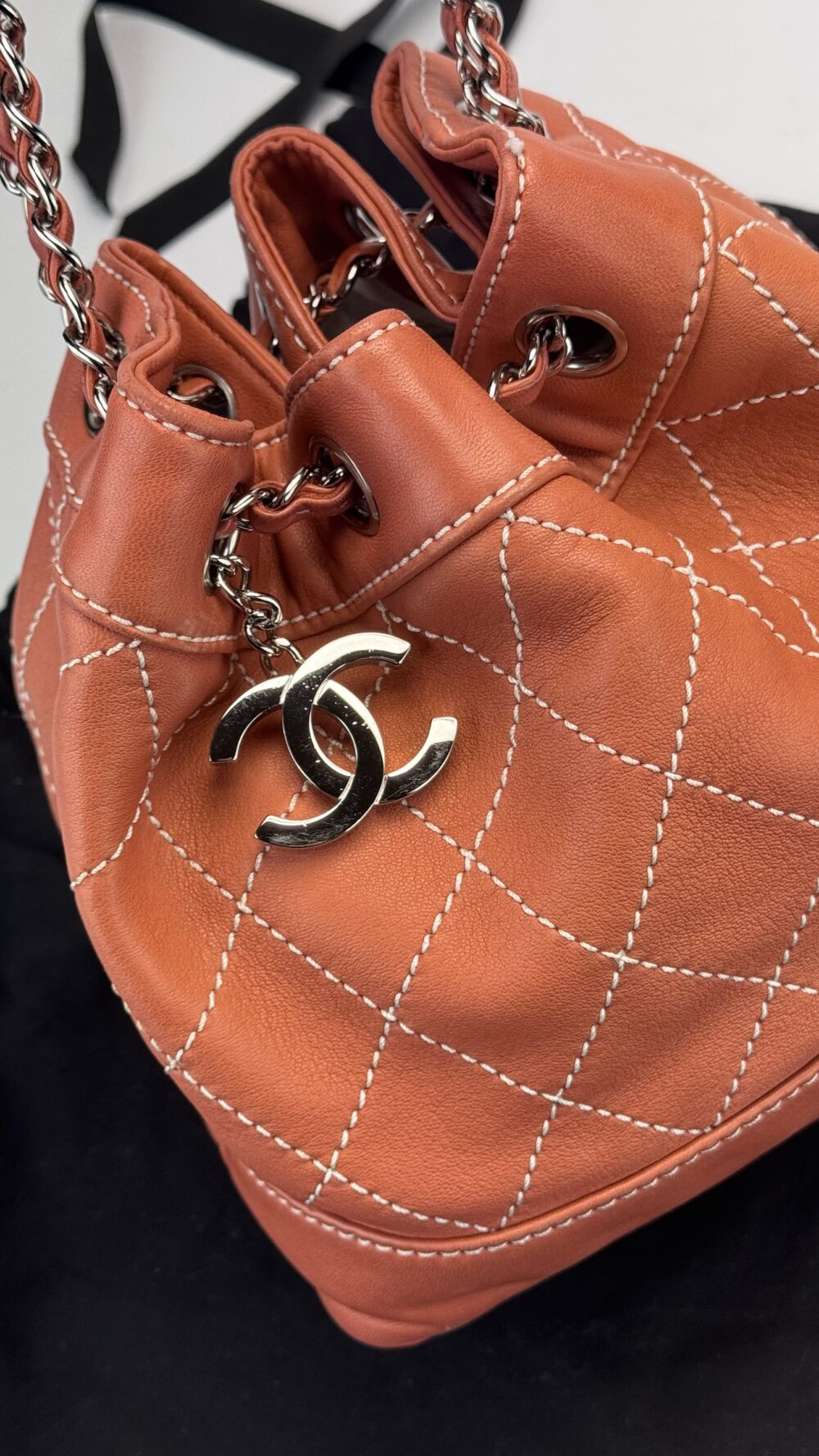 Chanel Supique leather bucket bag - Image 2