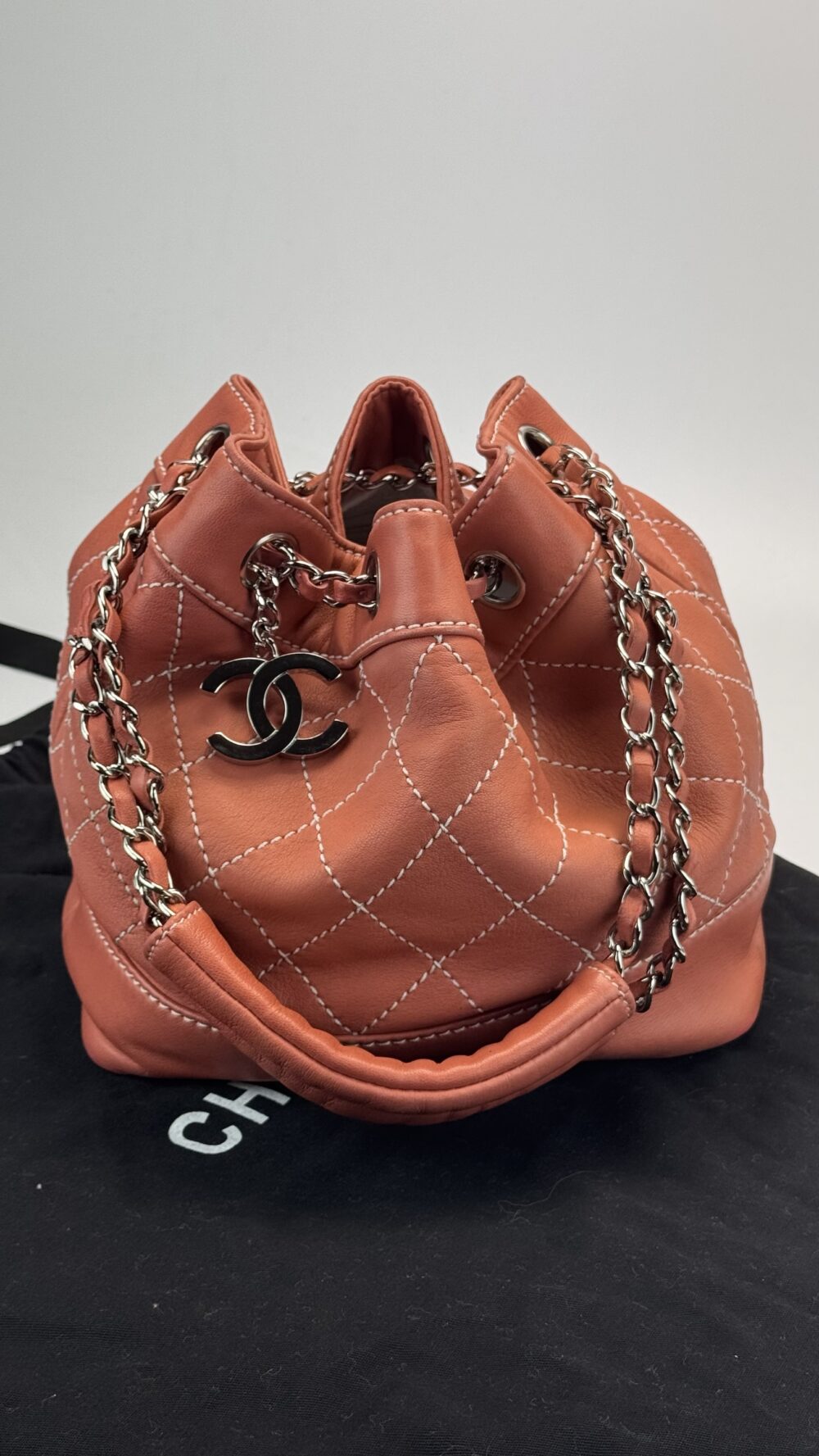 Chanel Supique leather bucket bag - Image 9