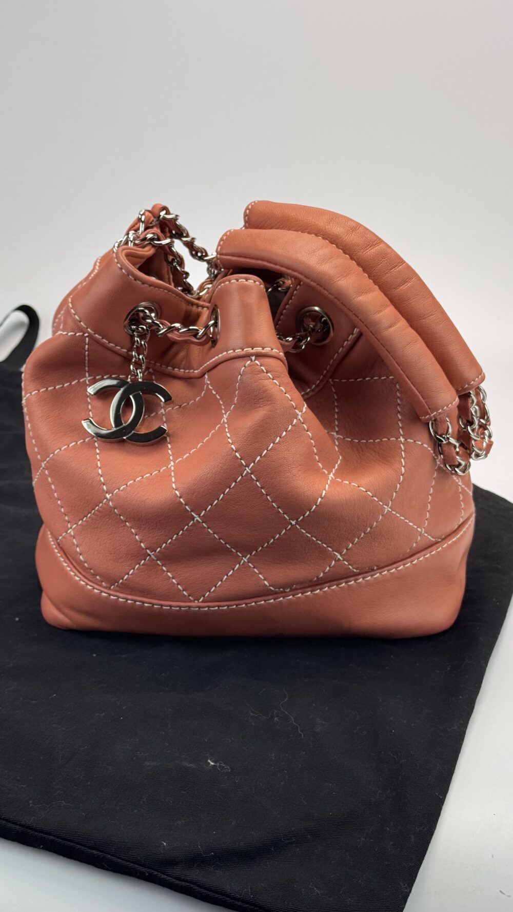 Chanel Supique leather bucket bag - Image 3