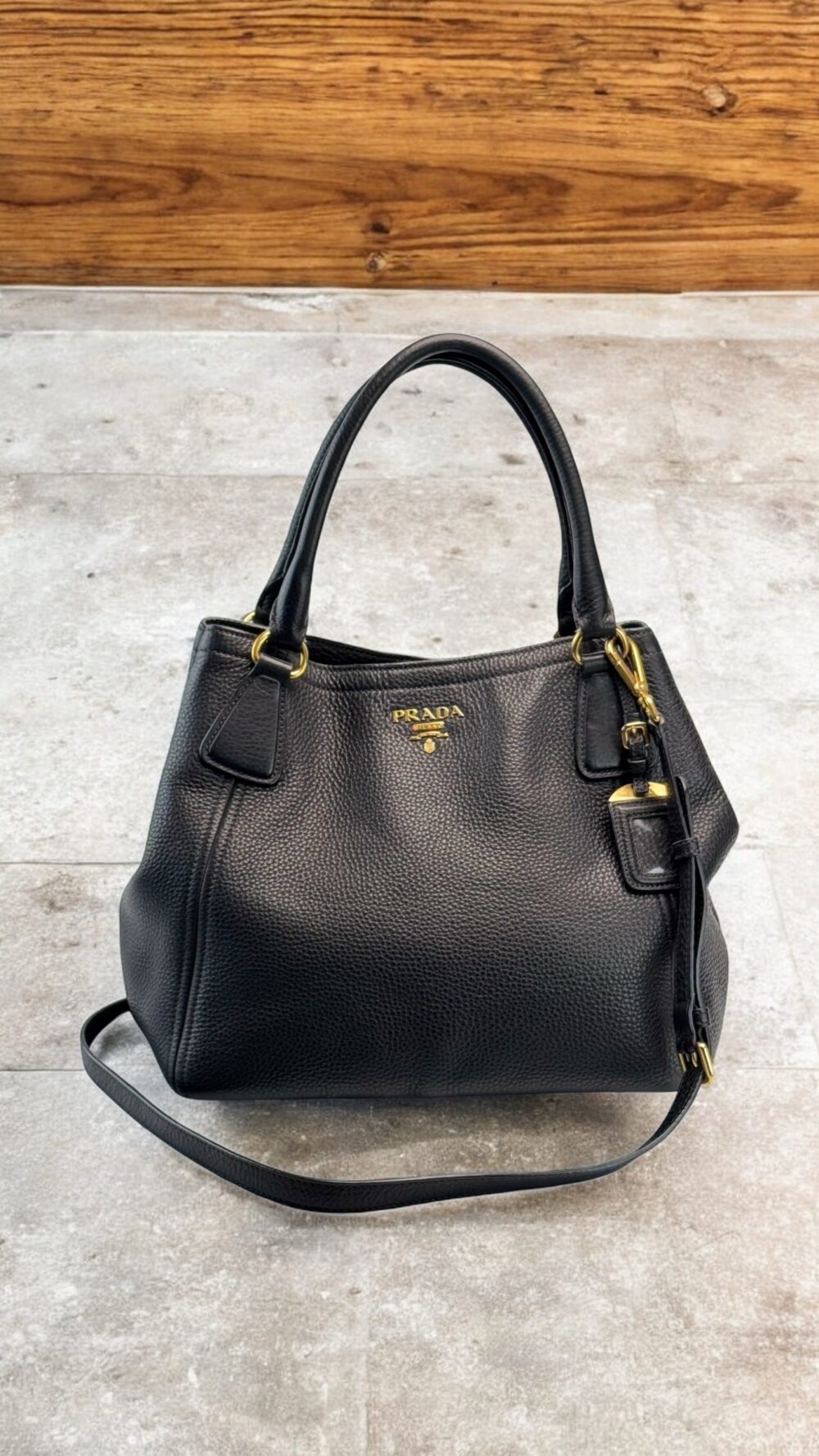 Prada preta