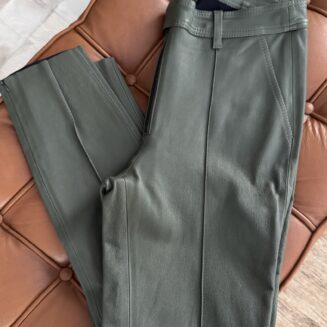 Calça couro NK tamanho 40