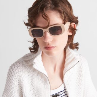Prada Eyewear
Armação de óculos retangular