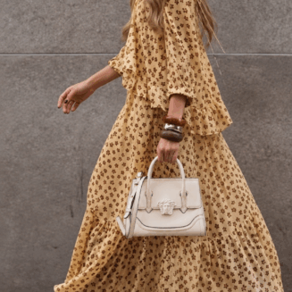 Versace modelo Palazzo Empire em branco.