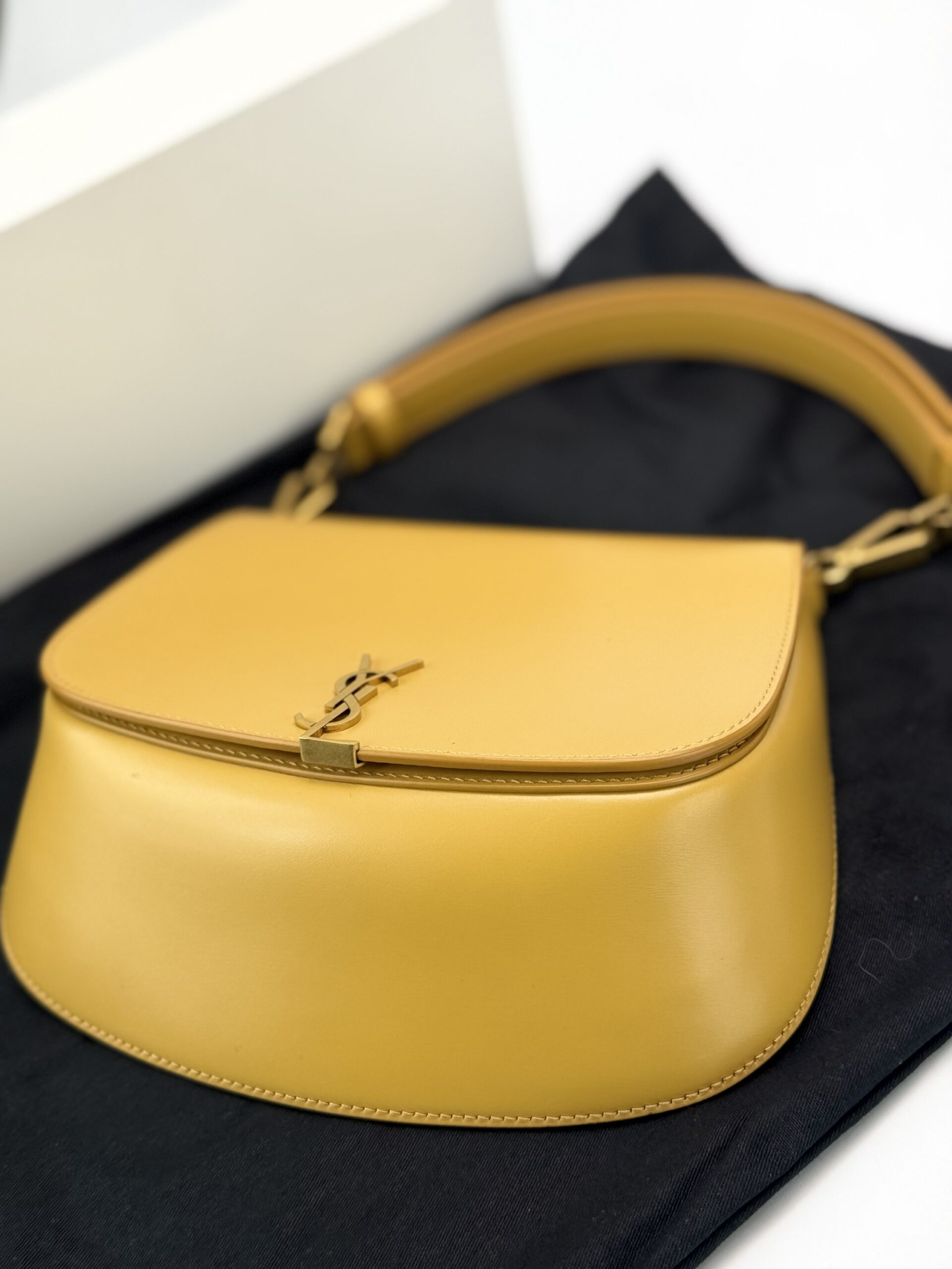 Saint Laurent Voltaire - Imagem 8