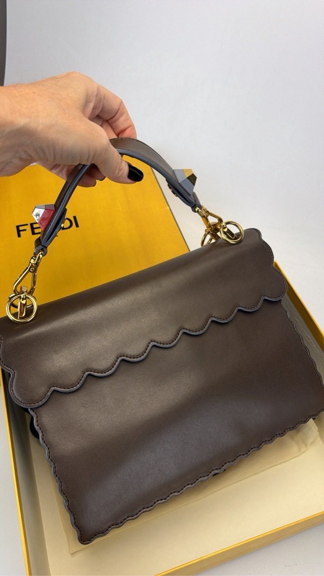 Fendi Kan I Scalloped - Imagem 4