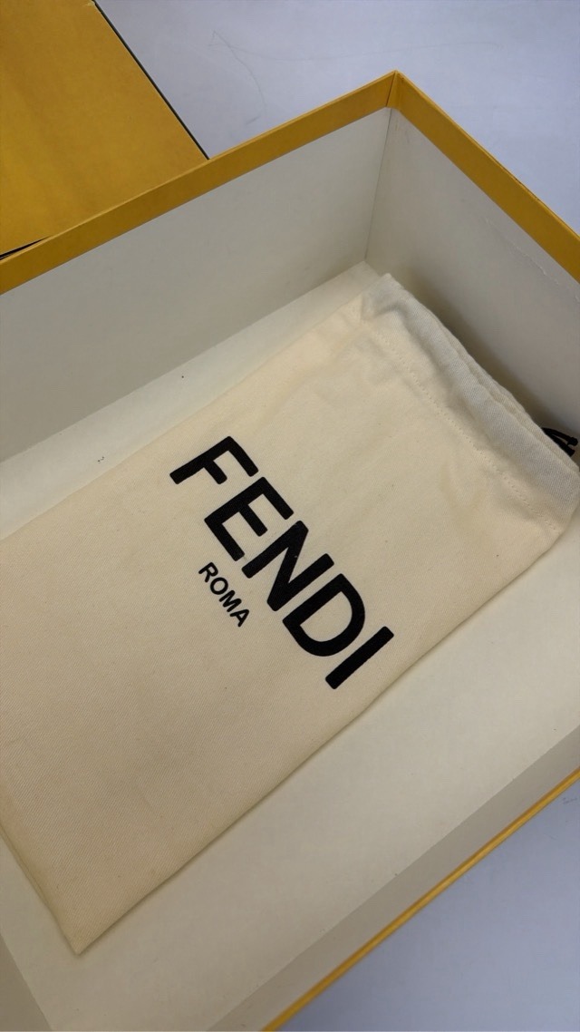 Fendi Kan I Scalloped - Imagem 7