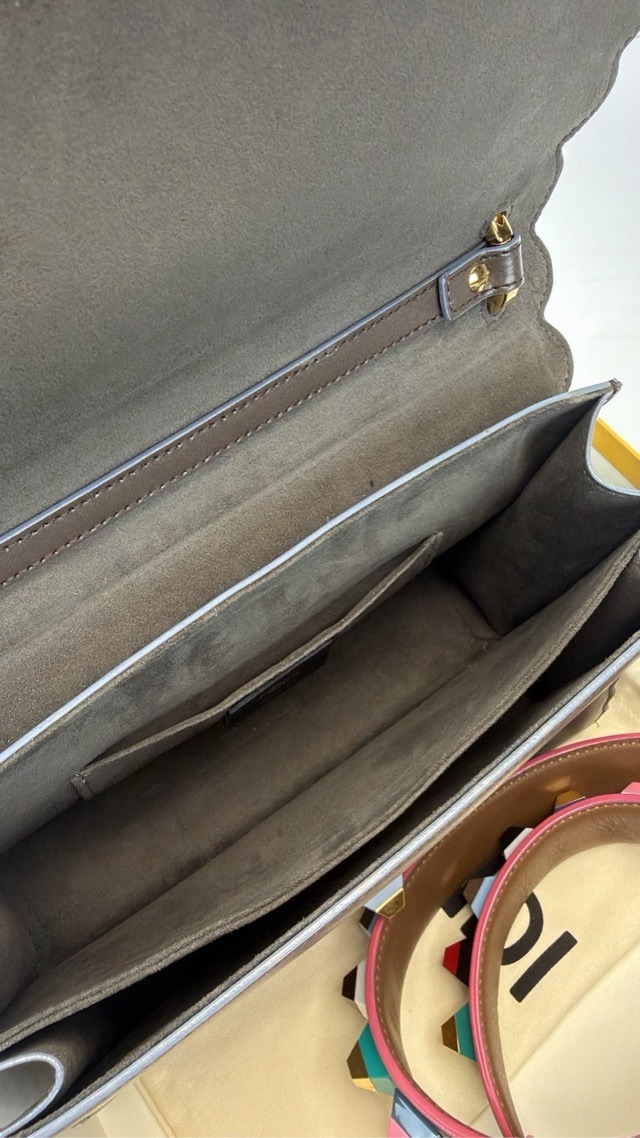 Fendi Kan I Scalloped - Imagem 9