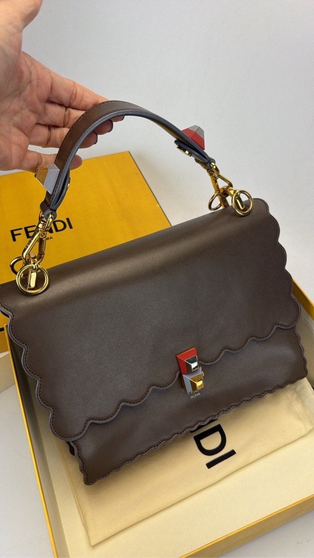 Fendi Kan I Scalloped - Imagem 3