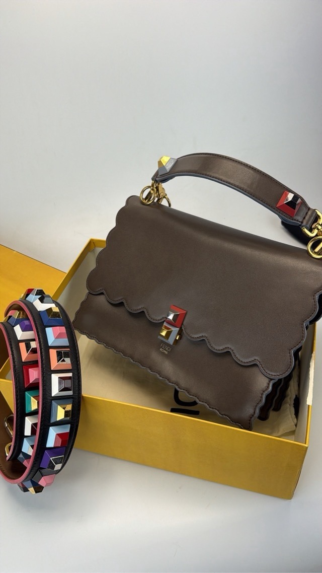 Fendi Kan I Scalloped - Imagem 10